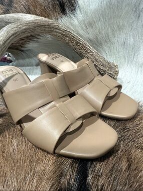 Luna Blu Heeled Slide Sandal Sz 36